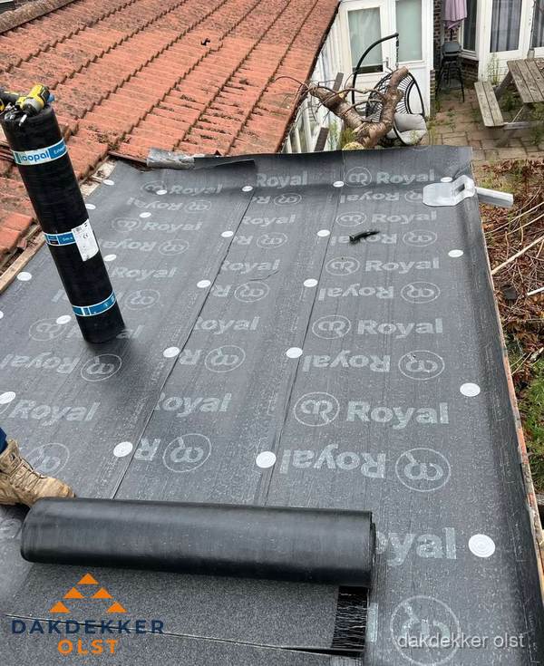 Bitumen dakbedekking leggen op plat dak aanbouw in Olst Bitumen dakbedekking leggen op plat dak aanbouw in Olst