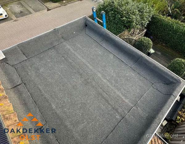 Gerenoveerd plat dak met nieuwe bitumen dakbedekking in Olst Gerenoveerd plat dak met nieuwe bitumen dakbedekking in Olst
