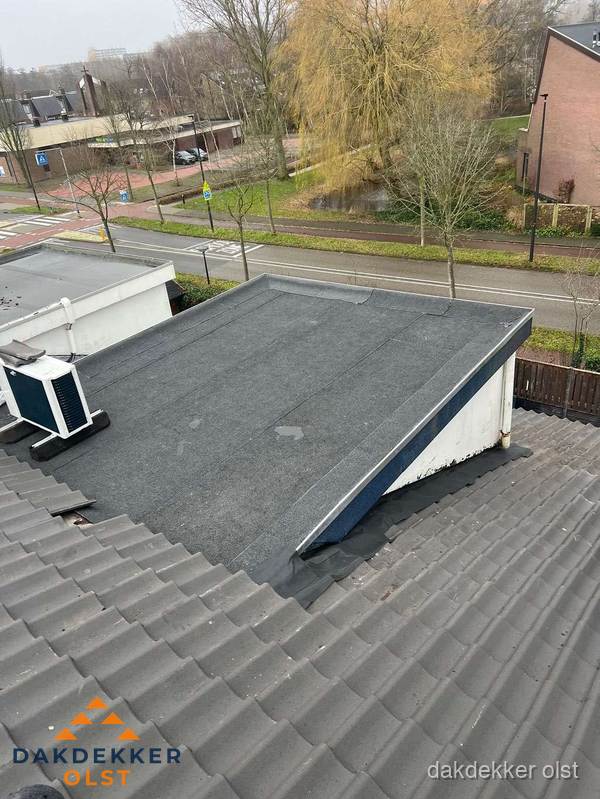 Plat dak met bitumen isolatie en dakbedekking in Olst Plat dak met bitumen isolatie en dakbedekking in Olst