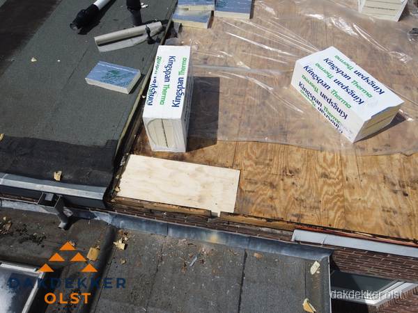 Plat dak isolatie met Kingspan isolatieplaten tijdens renovatie in Olst Plat dak isolatie met Kingspan isolatieplaten tijdens renovatie in Olst