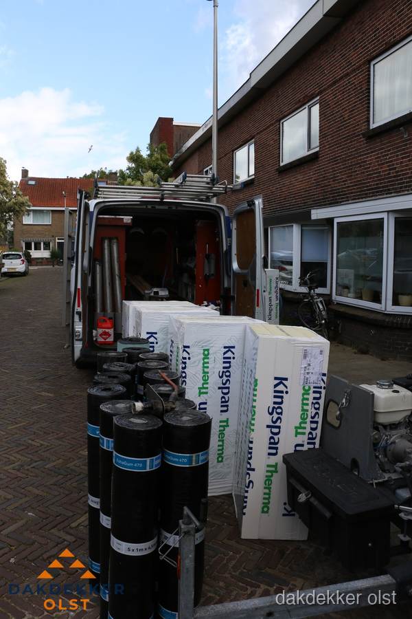 Levering van Kingspan isolatieplaten en bitumenrollen voor dakproject in Olst Levering van Kingspan isolatieplaten en bitumenrollen voor dakproject in Olst
