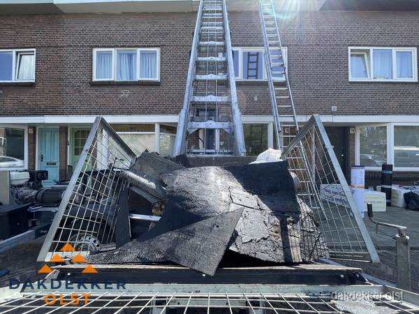 Kosten dakreparatie: dakschade aan flatgebouw in Olst